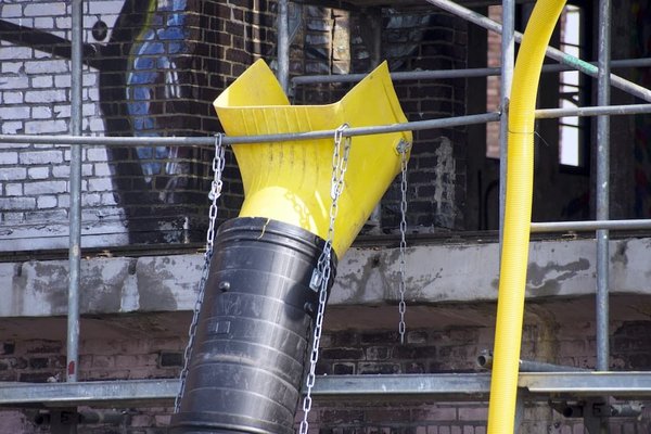 Comment les chats peuvent-ils survivre à des chutes de plusieurs étages?