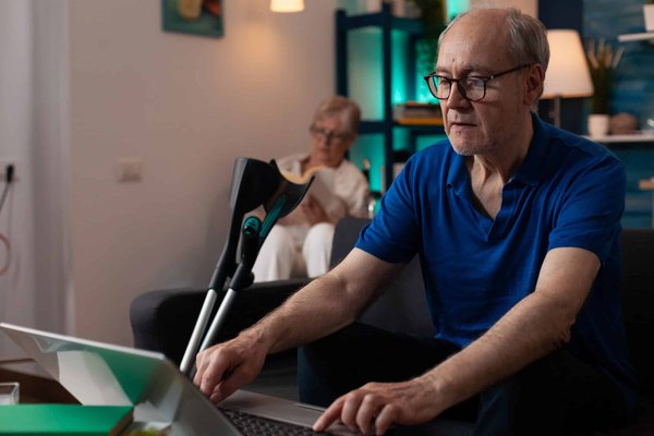 Comment intégrer des séances de stretching dans la routine de votre chien de race Golden Retriever pour prévenir les blessures?